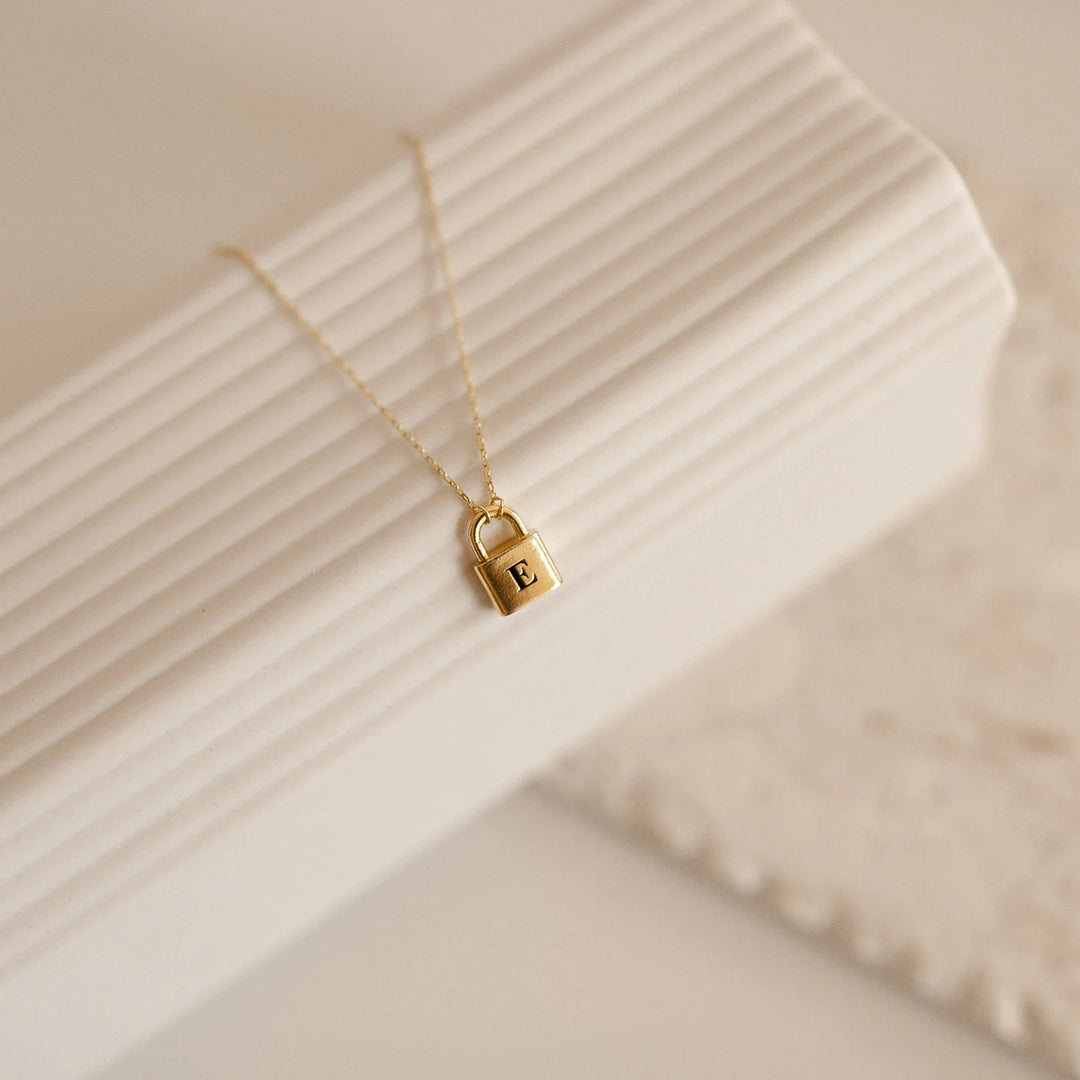 Collier Ellie® Initial Love Lock en or 18k